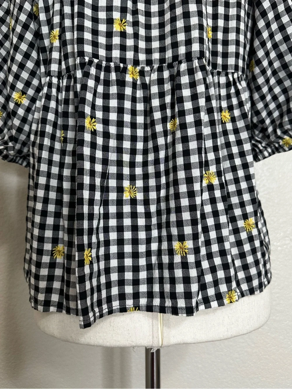 Old Navy Black White Gingham Embroidered Floral Puff Sleeves Top, Sz Medium